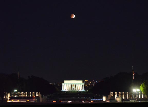 Blood-Moon-Lincoln-Memorial